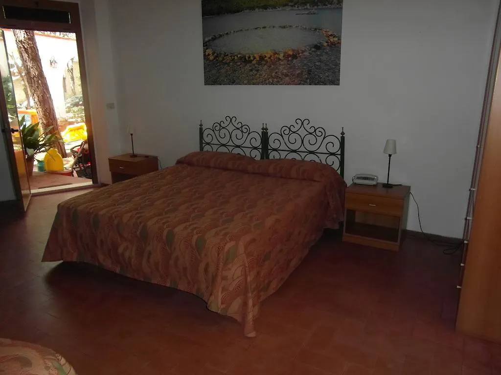 Hotel Villa Nettuno Campo nell'Elba 3*, Marina di Campo